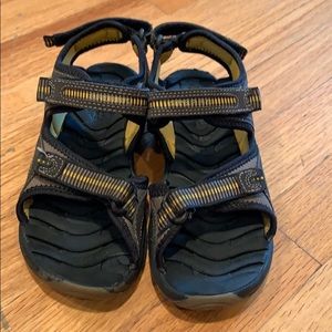 Sperry “Wave Crusher” water or terrain sandals! 1M